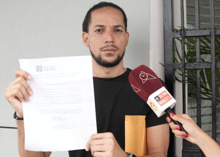 Fraúl Castillo denuncia amenazas de muerte y extorsión por parte de su hermano