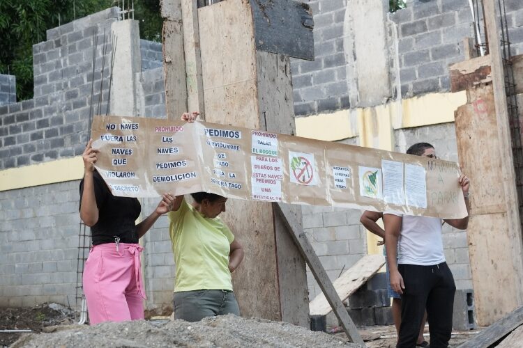 Residentes en Engombe hacen llamado de auxilio por supuesto atropello a mujer de 70 años