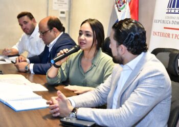 Raful sugiere a dueños de colmados acogerse a limitación de horario para venta de alcohol