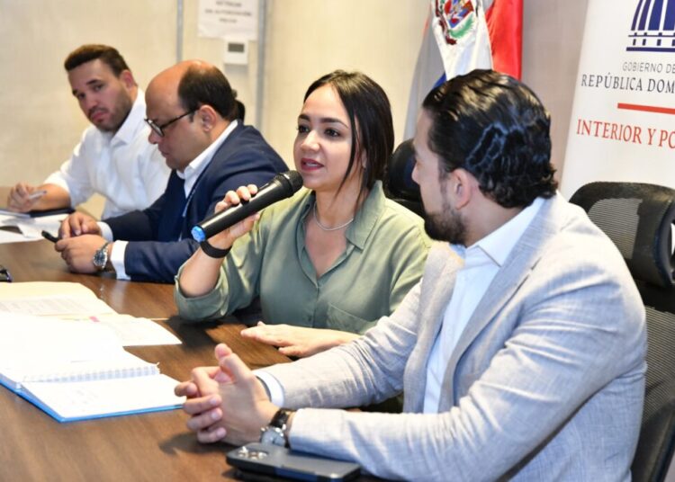 Raful sugiere a dueños de colmados acogerse a limitación de horario para venta de alcohol