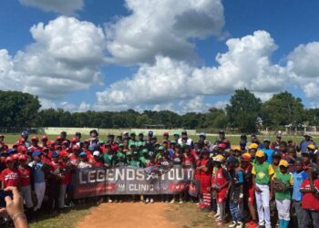 ImpACTA Kids Foundation y MLBPAA impactan la vida de más de 200 niños en Consuelo
