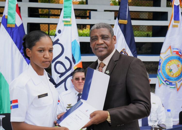 INAP gradúa 290 agentes de Politur en servicios públicos