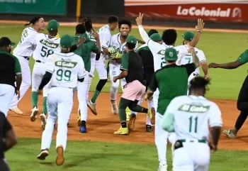 José Barrero impulsa victoria en entradas extras ante Escogido y Estrellas consolidan liderato