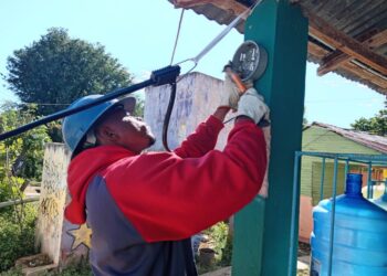 Edesur regulariza clientes en cinco provincias y desmantela conexiones ilegales