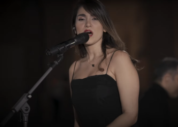 Autoridades iraníes detienen a Parastoo Ahmadi por cantar sin velo en concierto virtual