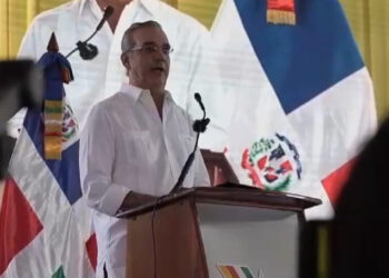 Presidente Abinader sostiene almuerzo navideño con miembros de la Brigada de Infantería del ERD