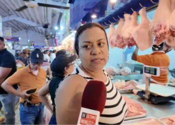 El espíritu navideño sigue vivo; los mercados están activos con las ventas para la cena de Nochebuena
