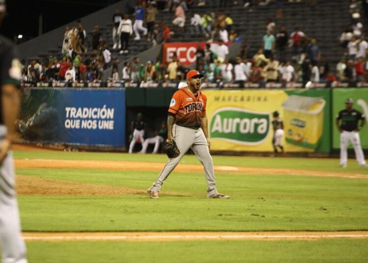 Abad lanza buena pelota y Toros rompen racha derrotas