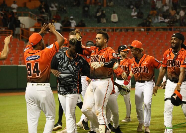 Grand slam de Francisco Peña da victoria Toros sobre Águilas