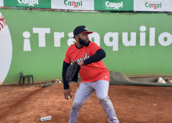 Leones acuerdan con el agente libre Johnny Cueto