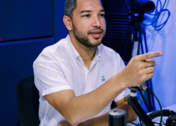 Máximo Romero llama irresponsable al ministro de Educación y asegura necesita atención médica