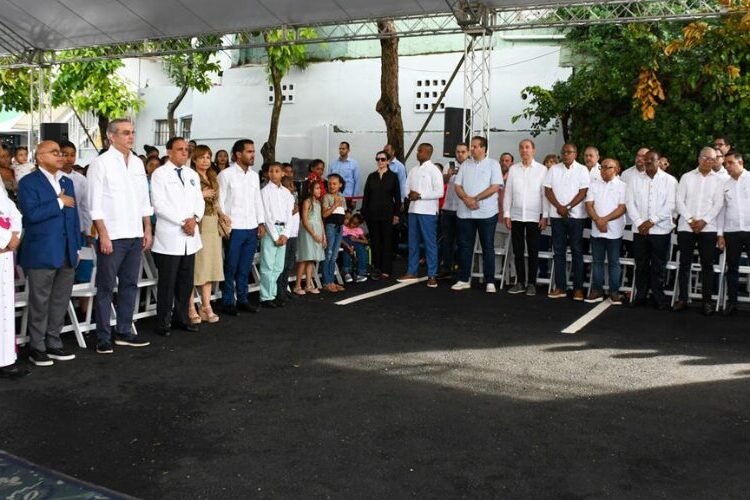 Cruz Jiminián reconoce trabajo a favor de los pobres del director de Comedores Económicos, Féliz Méndez