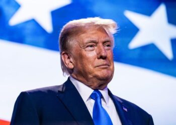 Trump sugiere que existe relación entre la vacunación infantil y el autismo