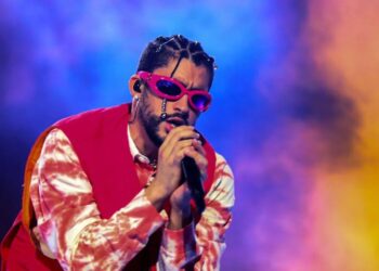 Bab Bunny gana tres premios Billboard y Karol G se lleva el galardón de artista latina