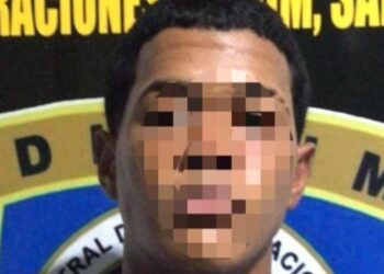 Se entrega a la Policía presunto implicado en robo de más 2 millones de pesos joyería en Santiago