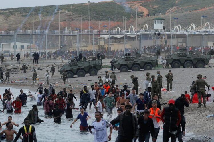 España bate recórds de inmigración irregular con servicios de acogida desbordados