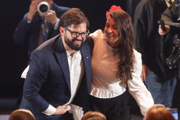 El presidente de Chile, Gabriel Boric, anuncia que será padre por primera vez