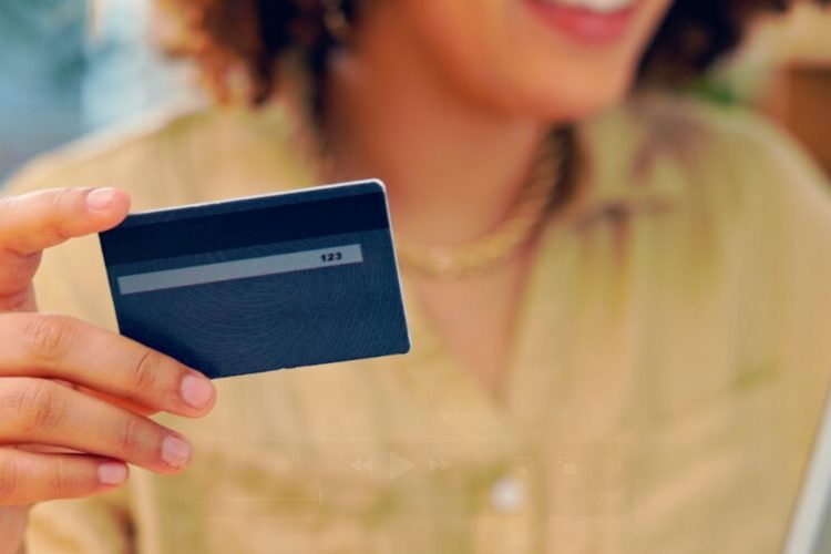 Usuarios prefieren tarjetas de débito para compras locales por internet y de crédito para internacionales