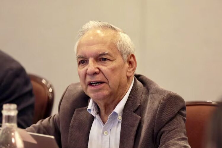 Petro pide la renuncia a su ministro de Hacienda después de que denunciara a su hijo