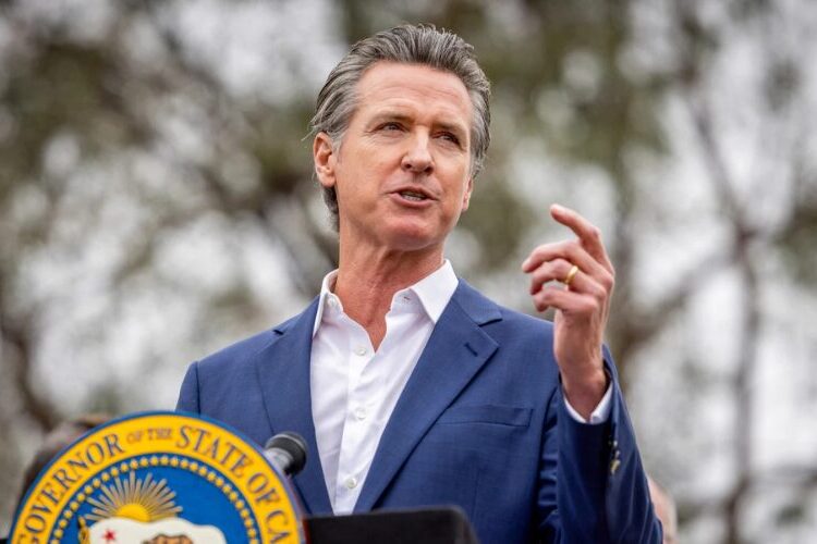 California declara el estado de emergencia para ayudar en la respuesta al terremoto