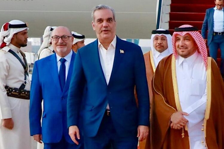 Presidente Abinader llega a Qatar para participar mañana en inauguración del Foro Mundial de Doha