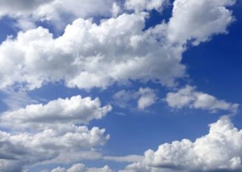 Nubes dispersas en gran parte del país, con chubascos aislado en algunas localidades