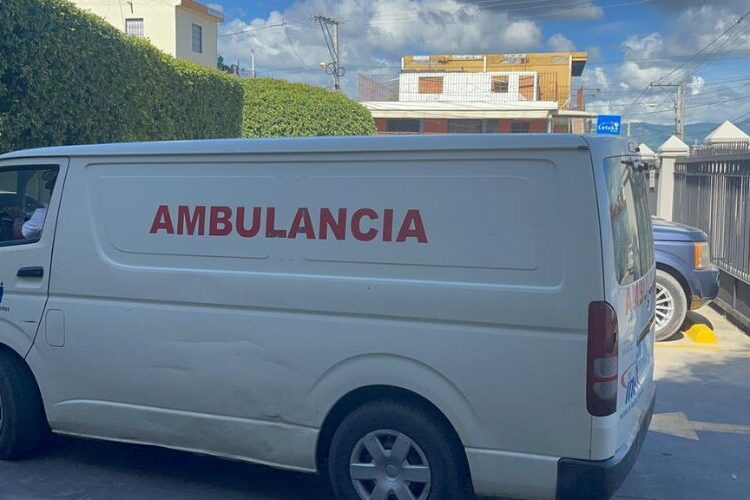 Trasladan restos del merenguero típico Rafaelito Román a la funeraria Blandino de Santiago