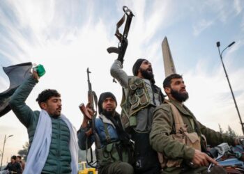 Los sirios salen a las calles para celebrar la caída de Al Asad