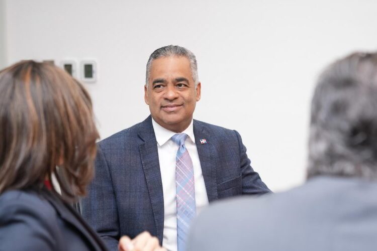 Ministro Santos saluda aprobación de la modificación al artículo 4 de Ley de Hidrocarburos