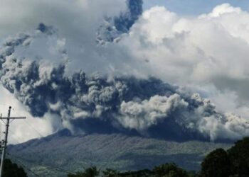 Filipinas comienza a evacuar a 87.000 personas por la erupción del volcán Kanlaon