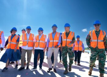 Ministros José Paliza y Joel Santos supervisan avances de proyectos estratégicos en Manzanillo