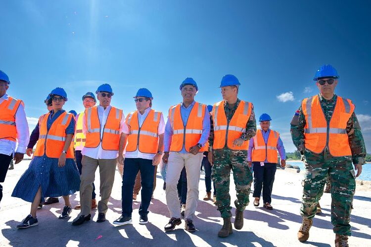 Ministros José Paliza y Joel Santos supervisan avances de proyectos estratégicos en Manzanillo