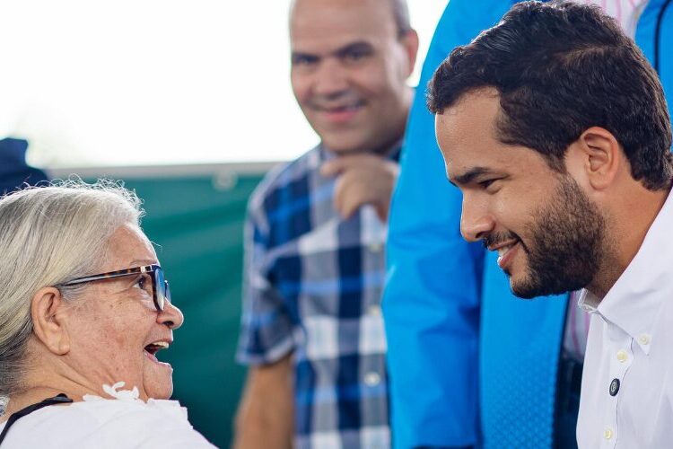 Omar Fernández entrega 12,000 kits de alimentos para familias vulnerables