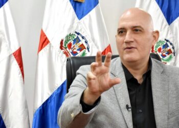 Renuncia el ministro de Economía, Pável Isa Contreras