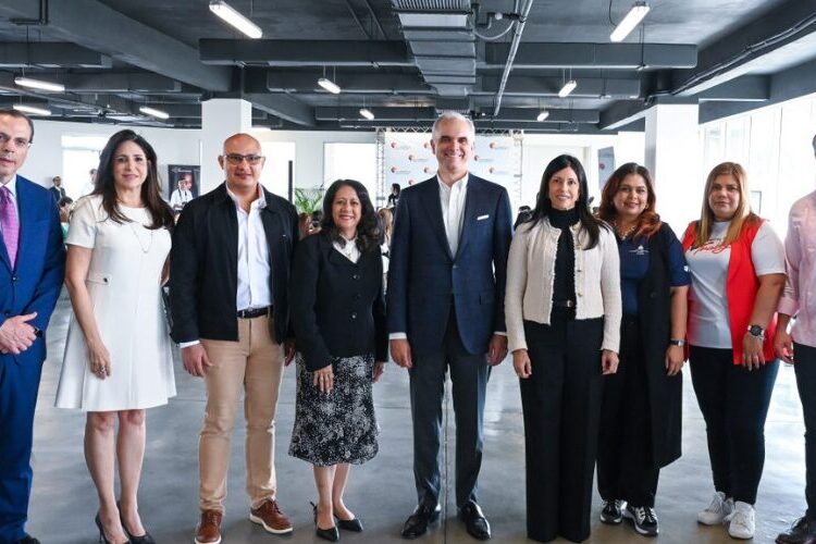 Luis Miguel De Camps impulsa la inserción laboral femenina con apoyo al programa Mujer Digital