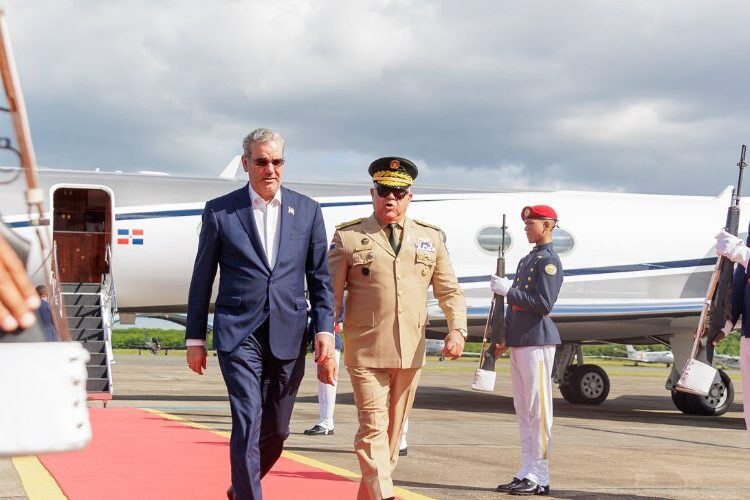 Presidente Abinader regresó esta tarde de Qatar