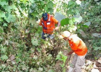 Autoridades buscan hombre arrastrado por las aguas del río La Leonora en Yamasá