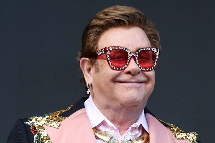 El cantante Elton John, icono del año 2024 para la revista Time