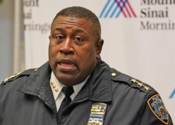 Dimite el jefe de la Policía de Nueva York acusado de exigir sexo a una subordinada
