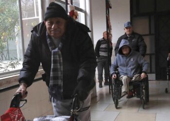 Adultos mayores de EEUU son abandonados en asilos de frontera con México en plena Navidad