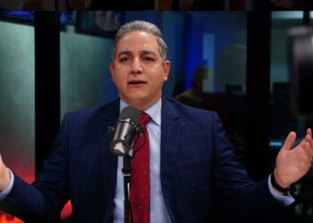 Rodolfo Santos critica la privatización de la política: «no tienen cómo justificar el dinero»