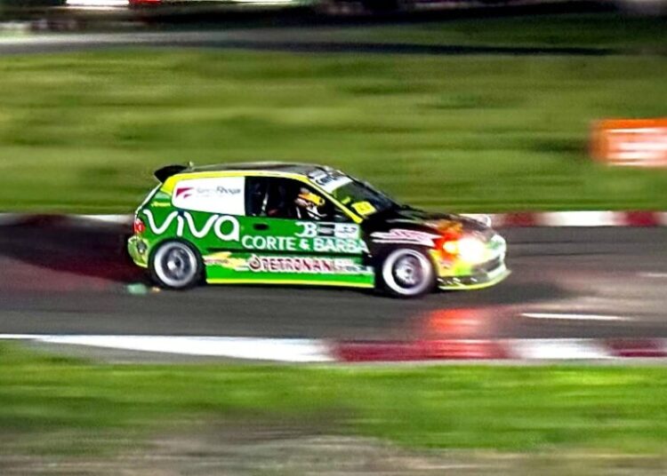 Jontahan Basden se coronó campeón de automovilismo en Las Américas