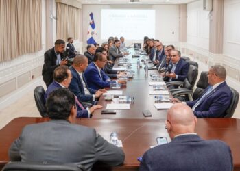 Sector empresarial presenta propuesta que mantiene la cesantía