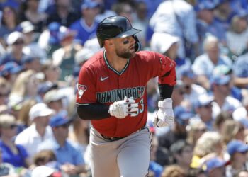 Astros firman a Christian Walker por tres años y $60 millones