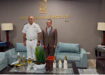 DGM y JCE coordinan medidas para facilitar el control migratorio en los aeropuertos