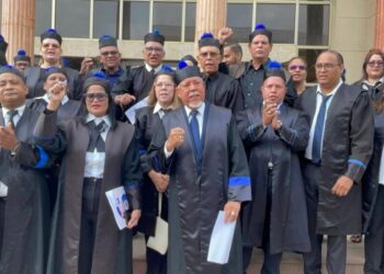 Fiscales de Santiago protestan por segunda ocasión en demanda de un mejor salario