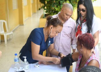 Diputado Joselito Echavarría inicia navidad con operativo médico en SDE