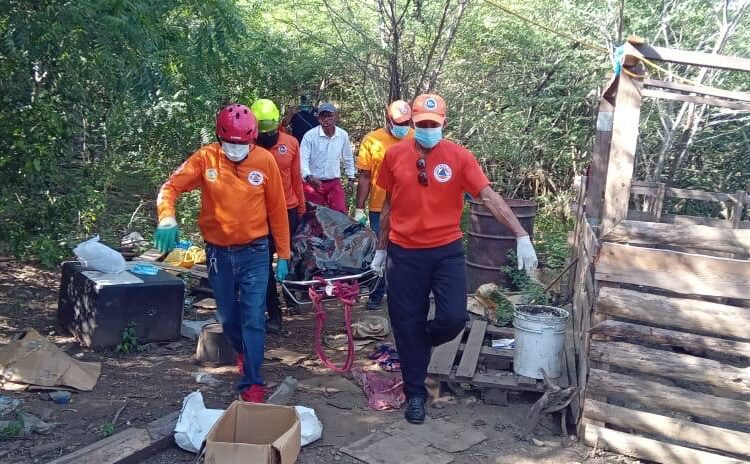 Hallan hombre muerto en estado de descomposición en Santiago
