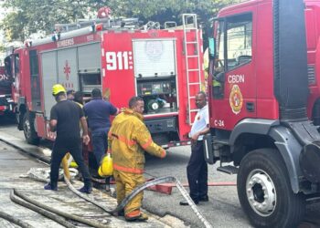Se registra un incendio en Plaza Bolera de la Av. Abraham Lincoln 