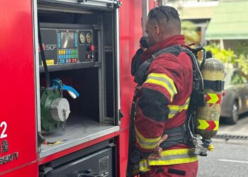 Bomberos controlan incendio en Plaza Bolera en el DN